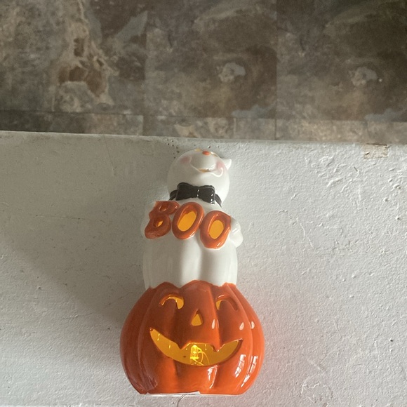 NWT- Adorable- LED Light Up- Ceramic BOO Ghost 👻 on a Pumpkin Decoration - Picture 16 of 17